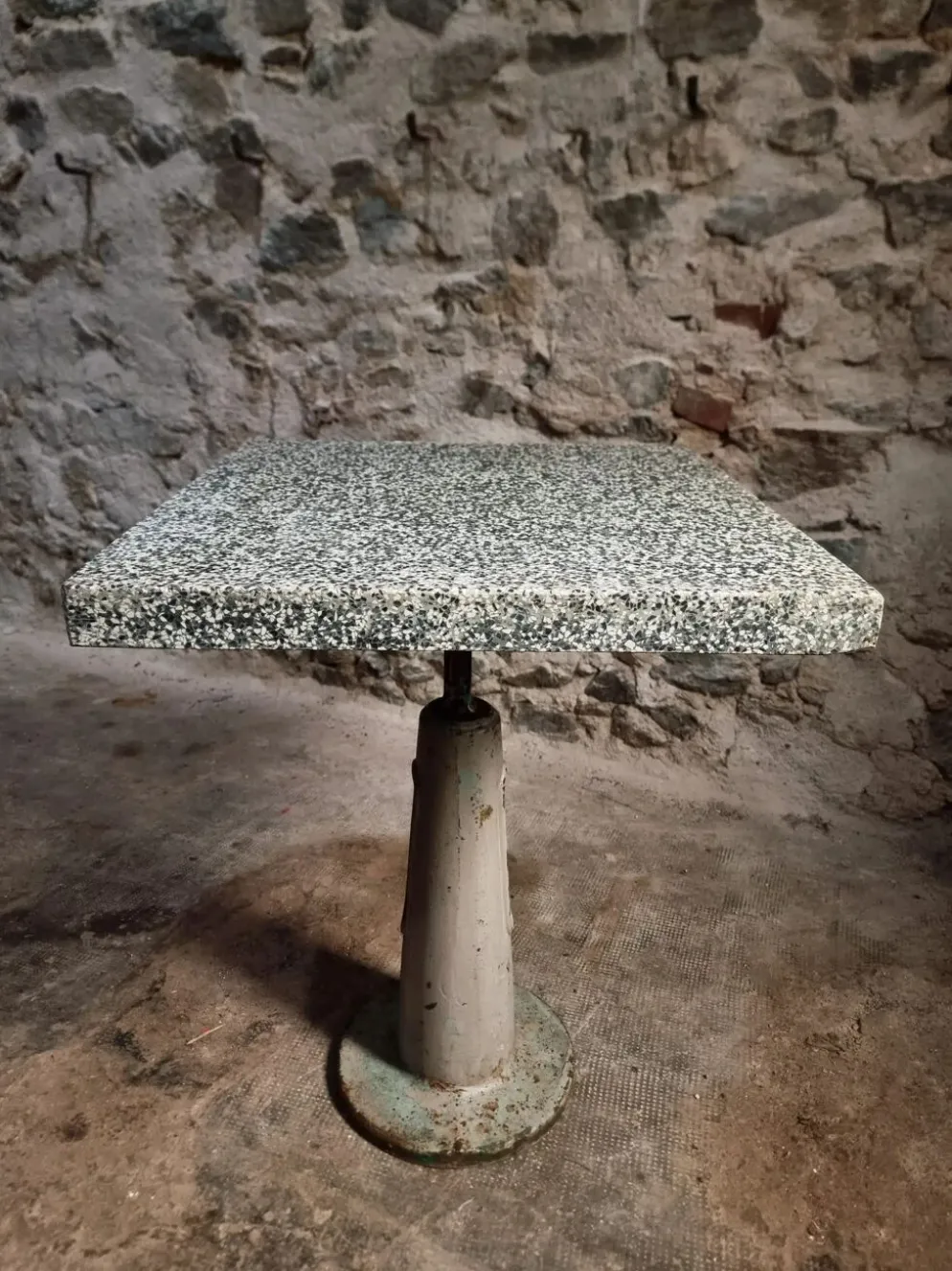 Table de bistrot de jardin industrielle avec plateau en terrazzo, France, milieu du XXe siècle