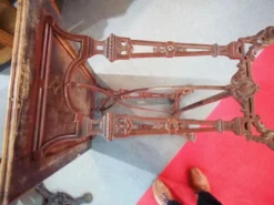 Table de bistrot dessus bois pieds fonte