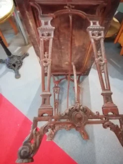 Table de bistrot dessus bois pieds fonte