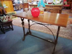 Table de bistrot dessus bois pieds fonte