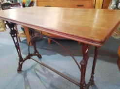 Table de bistrot dessus bois pieds fonte