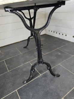Table de bistrot dessus marbre