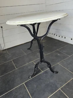 Table de bistrot dessus marbre