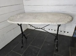 Table de bistrot dessus marbre