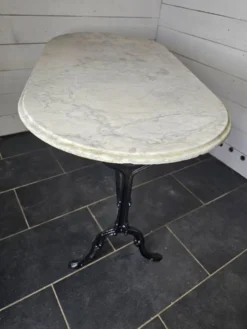 Table de bistrot dessus marbre