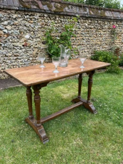 Table de bistrot en bois ancienne
