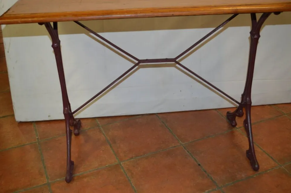 Table de bistrot en chêne et fonte