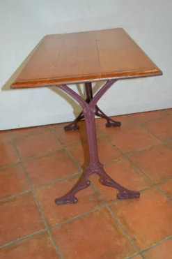 Table de bistrot en chêne et fonte