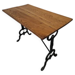 Table de bistrot en chêne massif et piètement en fonte signé