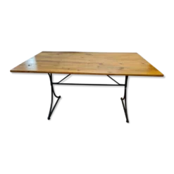 Table de bistrot en fer forgé et plateau en sapin