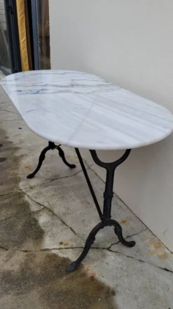 Table de bistrot en fonte et plateau en marbre ovale ancienne