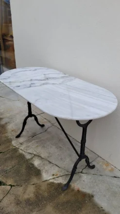 Table de bistrot en fonte et plateau en marbre ovale ancienne
