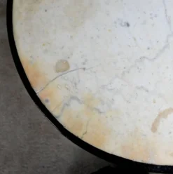Table de Bistrot en Marbre – 1900