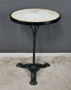 Table de Bistrot en Marbre – 1900