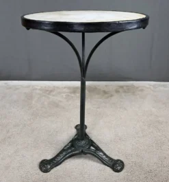 Table de Bistrot en Marbre – 1900