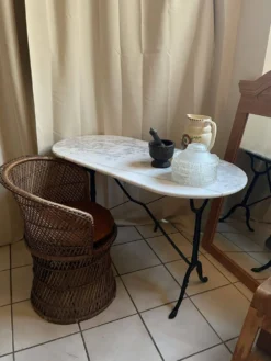Table de bistrot en marbre