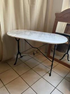 Table de bistrot en marbre