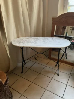 Table de bistrot en marbre