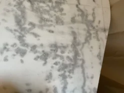 Table de bistrot en marbre