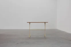 Table de bistrot française du XXe siècle avec base en fonte et plateau en chêne