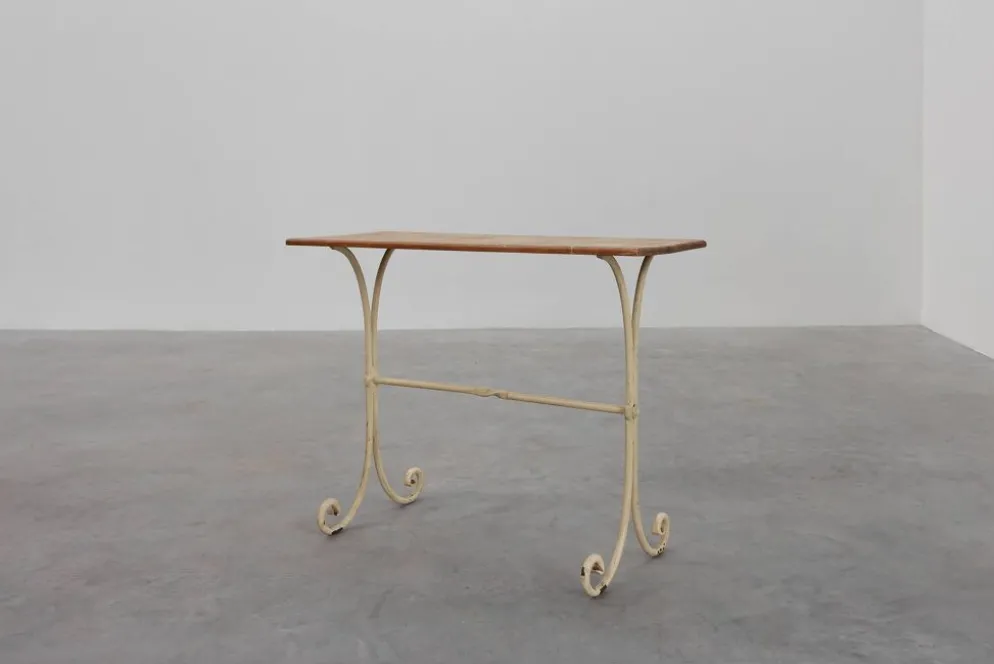 Table de bistrot française du XXe siècle avec base en fonte et plateau en chêne