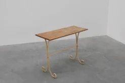 Table de bistrot française du XXe siècle avec base en fonte et plateau en chêne