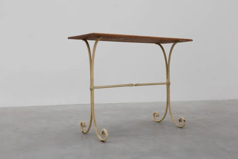 Table de bistrot française du XXe siècle avec base en fonte et plateau en chêne