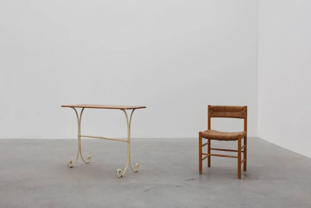 Table de bistrot française du XXe siècle avec base en fonte et plateau en chêne