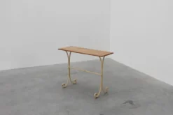 Table de bistrot française du XXe siècle avec base en fonte et plateau en chêne