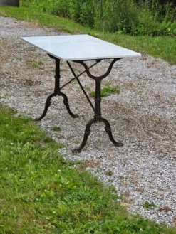 Table de bistrot Godin en fonte et marbre blanc