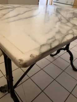 Table de bistrot marbre & fer forgé