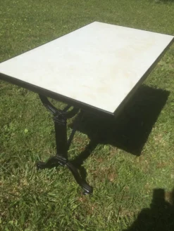 Table de bistrot pied fonte