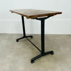 Table de bistrot pied fonte plateau bois