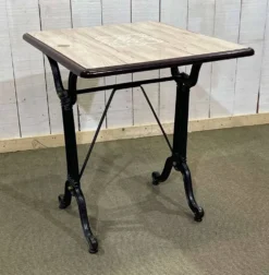 Table de bistrot piétement fonte - travail moderne