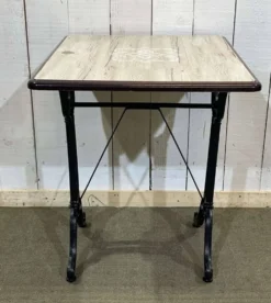 Table de bistrot piétement fonte - travail moderne