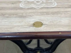 Table de bistrot piétement fonte - travail moderne