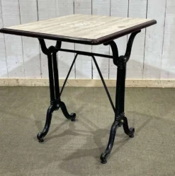 Table de bistrot piétement fonte - travail moderne