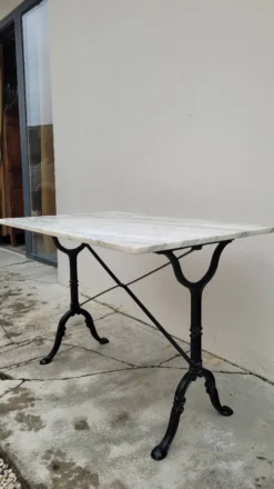 Table de bistrot restaurant en marbre et fonte