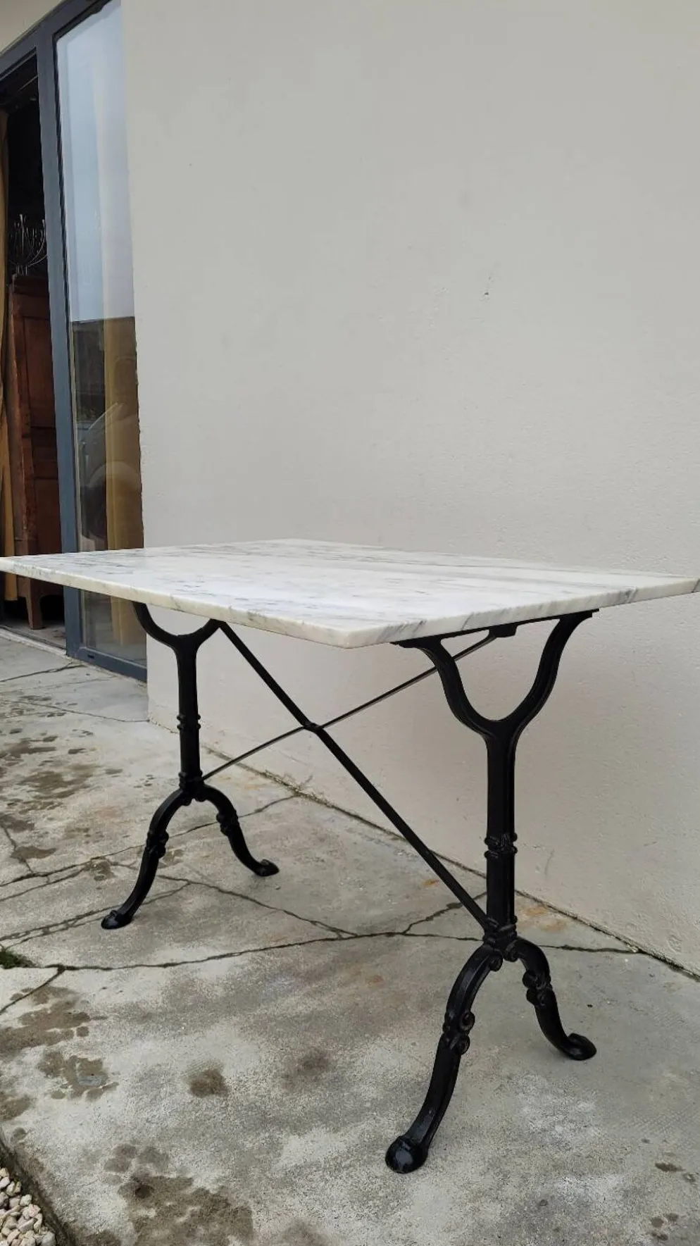 Table de bistrot restaurant en marbre et fonte
