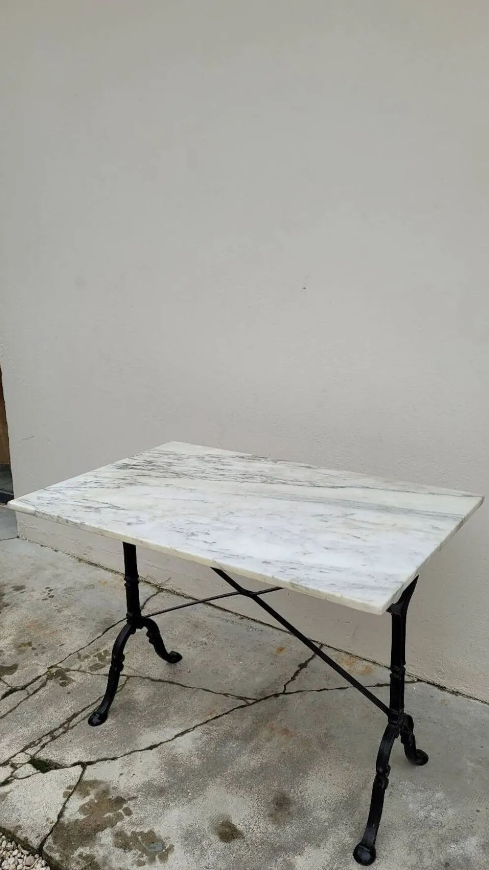 Table de bistrot restaurant en marbre et fonte