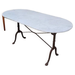 Table de bistrot restaurant en marbre ovale et piètements en fonte décorées -1m51