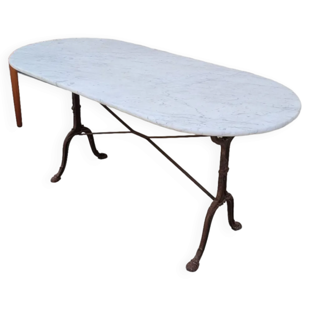 Table de bistrot restaurant en marbre ovale et piètements en fonte décorées -1m51