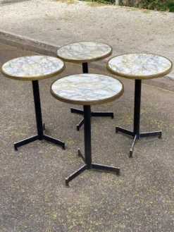 Table de bistrot ronde pied central effet marbre doré et acier noir 60cm
