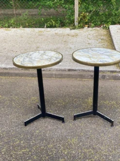 Table de bistrot ronde pied central effet marbre doré et acier noir 60cm