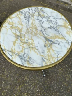 Table de bistrot ronde pied central effet marbre doré et acier noir 60cm