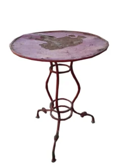Table de bistrot rouge en fonte vintage (années 1950) — plateau rond métal, piètement tripode