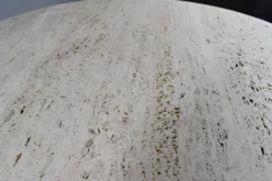 Table de bistrot/salle à manger en travertin vintage avec base en métal. (B)