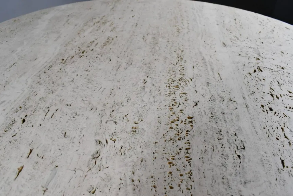 Table de bistrot/salle à manger en travertin vintage avec base en métal. (B)