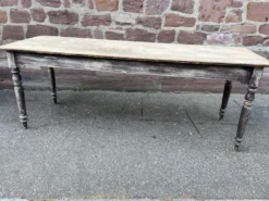 Table de bistrot sapin