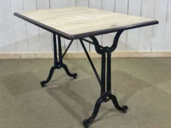 Table de bistrot - travail moderne, piétement en fonte